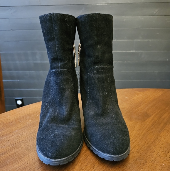 Tahari Glenn Black Leather & Suede Ankle Booties Women's Size 7 gold zipper - Picture 5 of 8